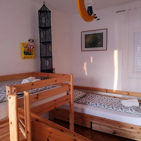 Сasa de vacaciones Charming House Ruza In *